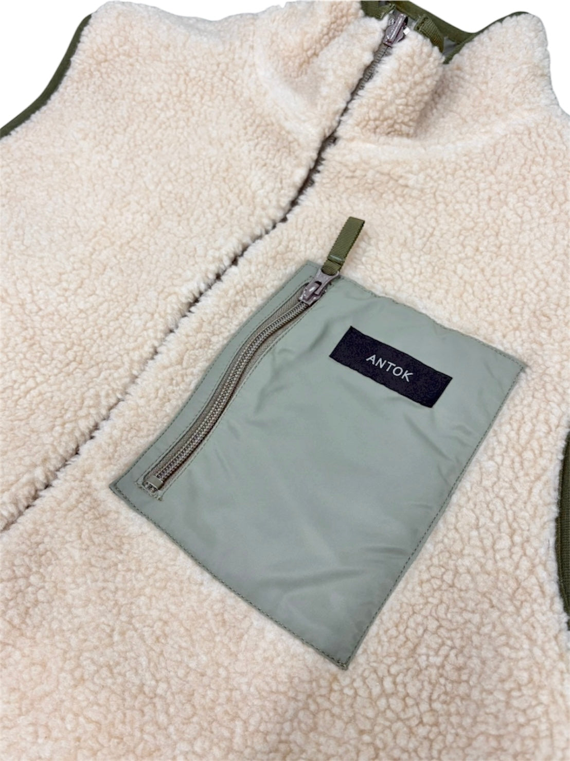 REVERCIBLE QUILTING VEST / OLIVE&BEIGE
